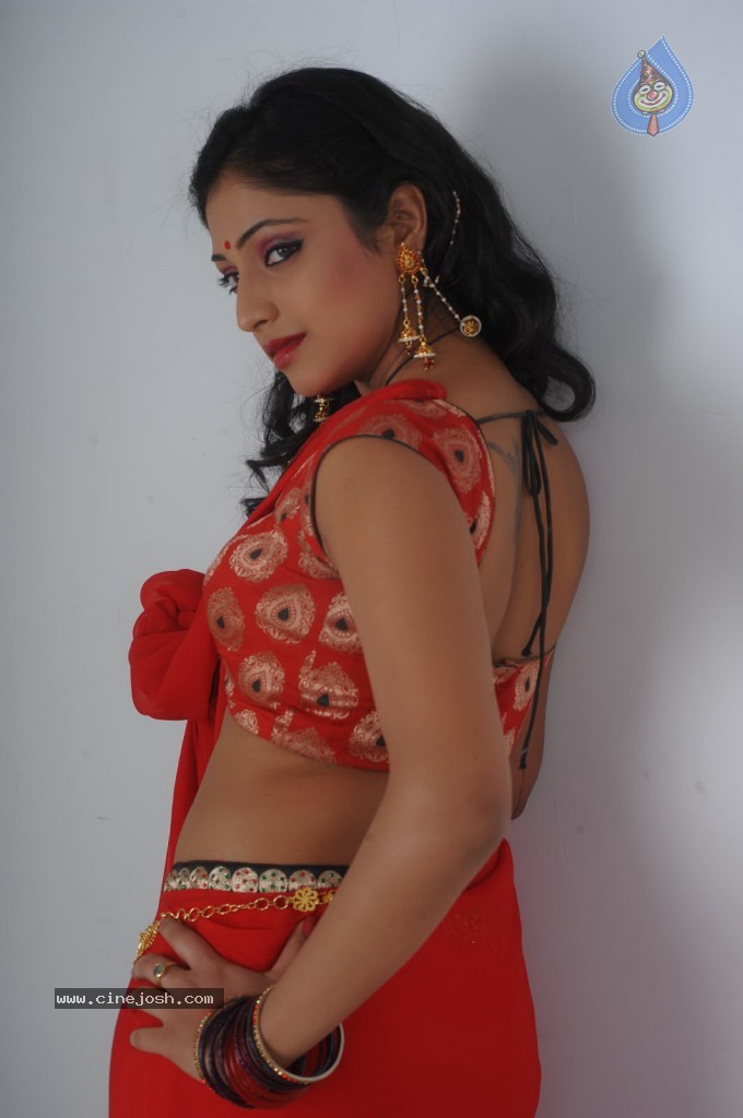 Haripriya New Hot Photos - 82 / 130 photos