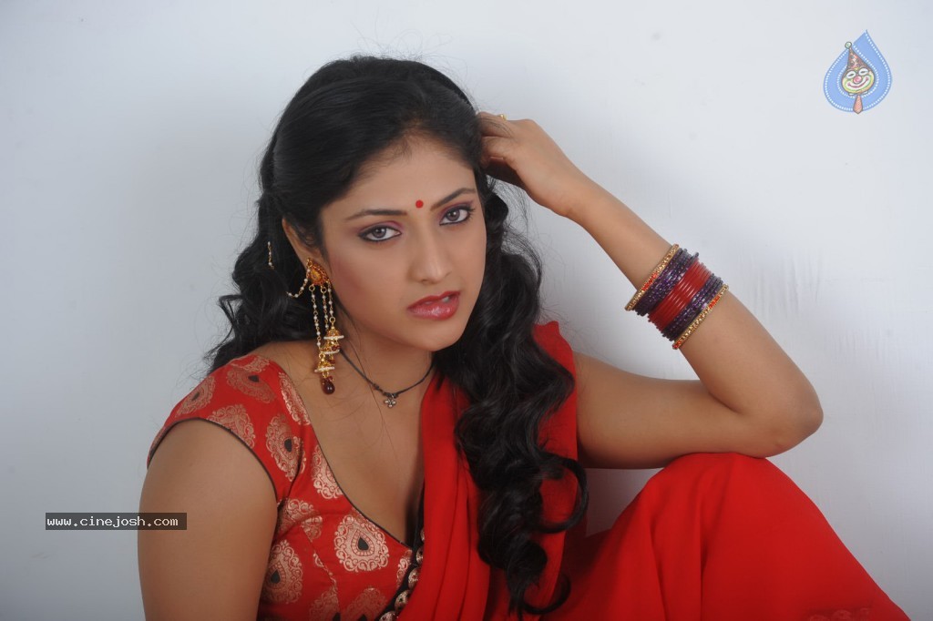Haripriya New Hot Photos - 86 / 130 photos