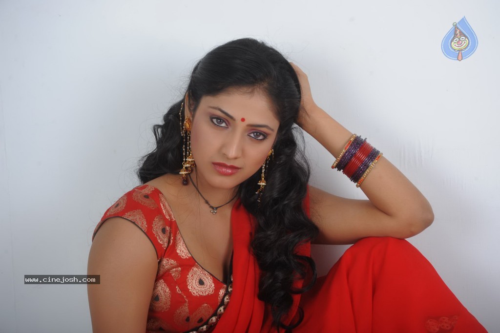 Haripriya New Hot Photos - 98 / 130 photos
