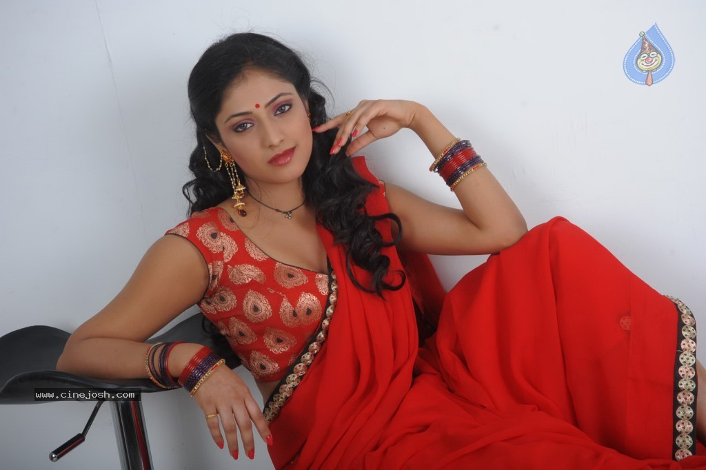 Haripriya New Hot Photos - 100 / 130 photos