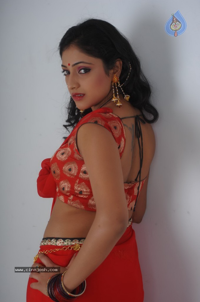 Haripriya New Hot Photos - 104 / 130 photos