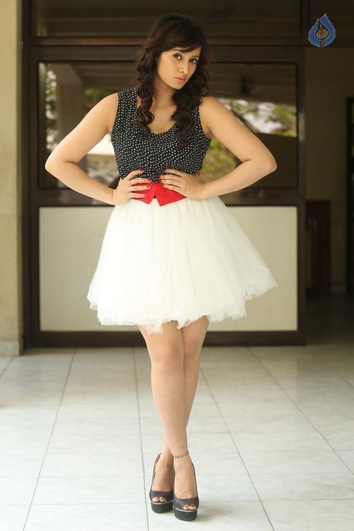 Harshika Poonacha New Pics - 9 / 37 photos