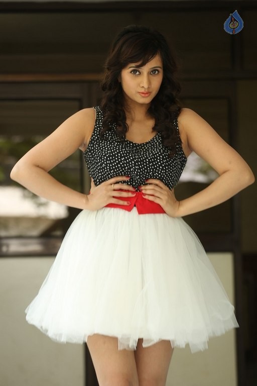 Harshika Poonacha New Pics - 10 / 37 photos