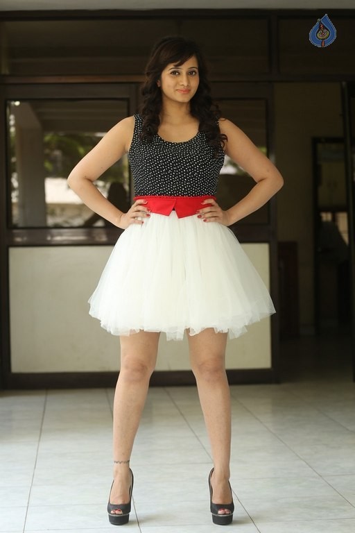 Harshika Poonacha New Pics - 18 / 37 photos