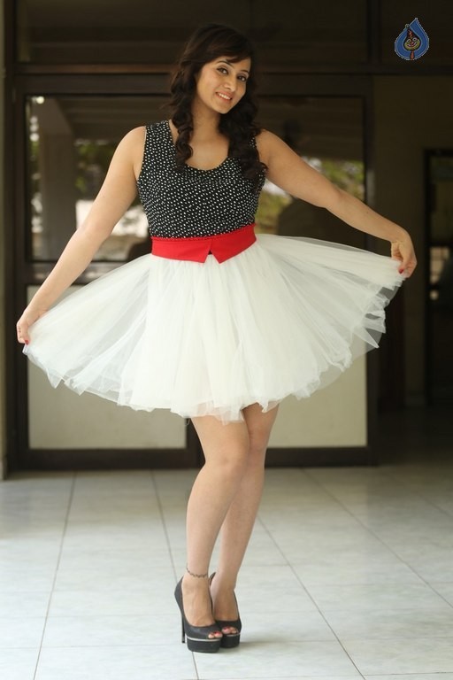 Harshika Poonacha New Pics - 22 / 37 photos