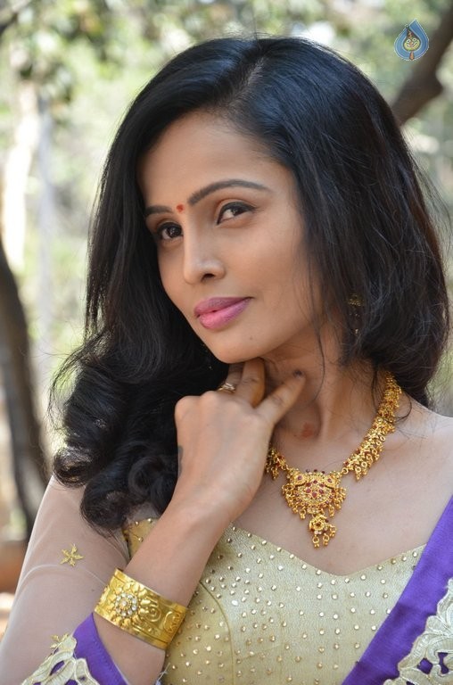 Hashika Dutt New Pics - 25 / 42 photos