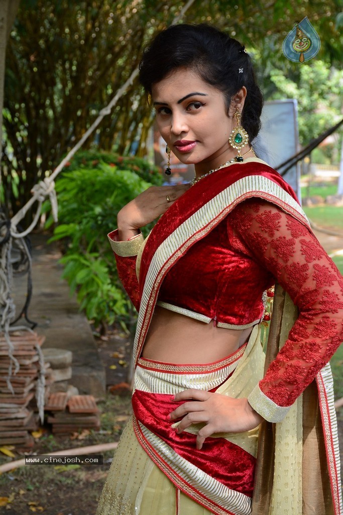 Hashika Dutt New Stills - 21 / 42 photos