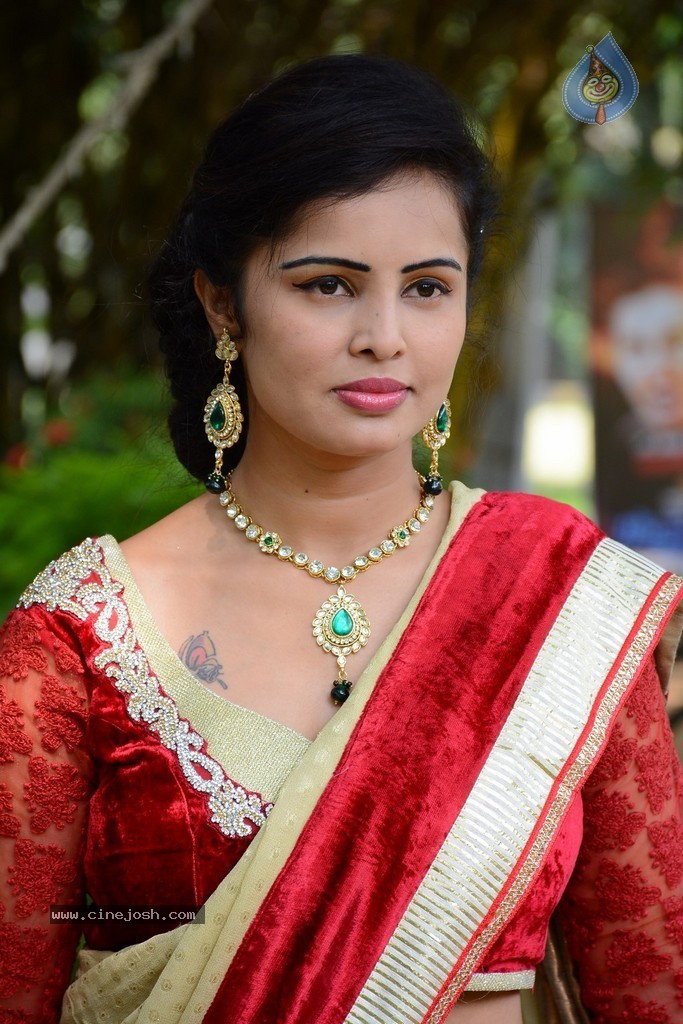 Hashika Dutt New Stills - 23 / 42 photos