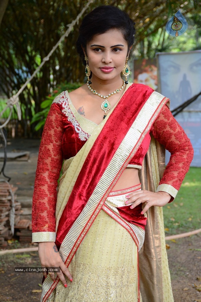 Hashika Dutt New Stills - 28 / 42 photos