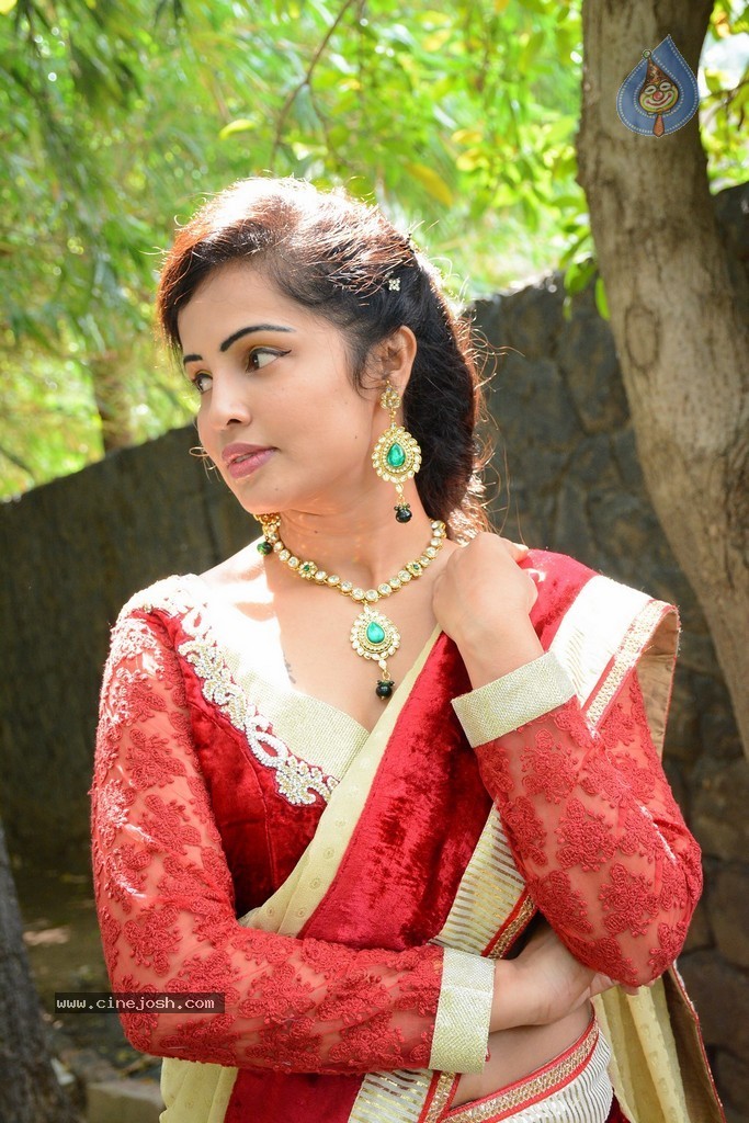 Hashika Dutt New Stills - 34 / 42 photos