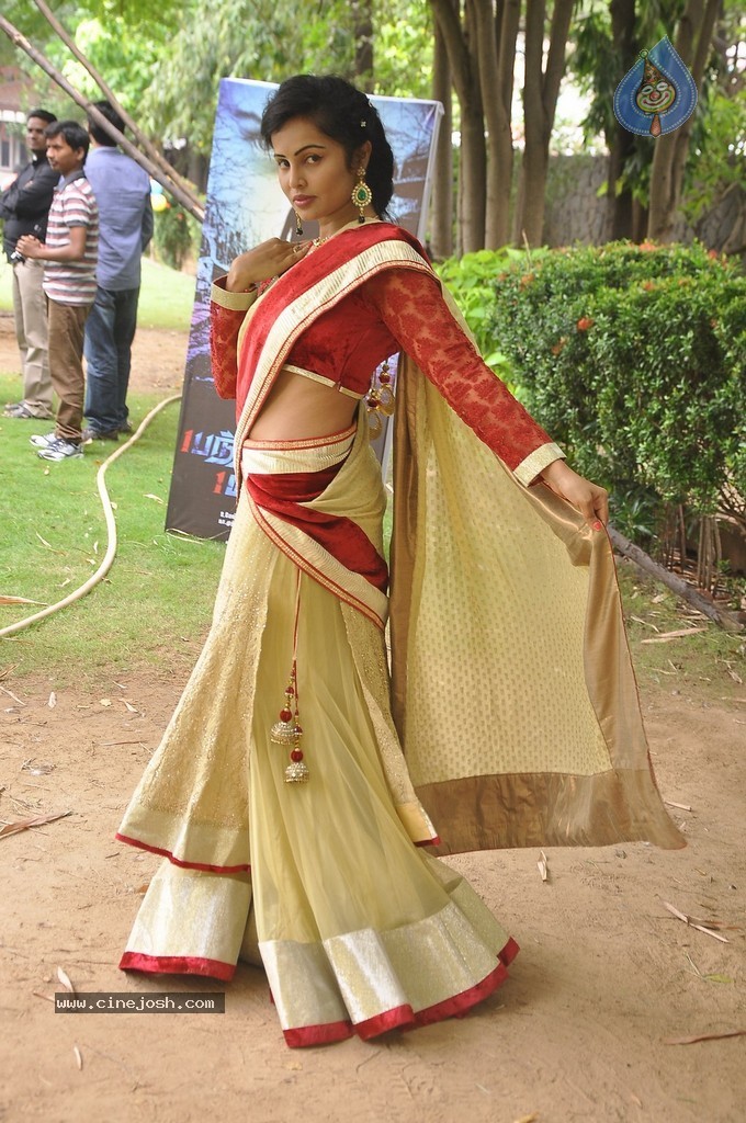 Hashika Dutt New Stills - 38 / 42 photos