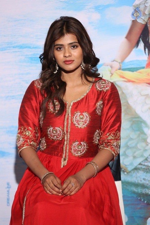 Hebah Patel at Mister Trailer Launch - 36 / 42 photos