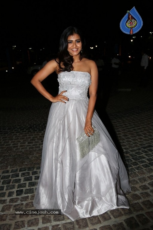 Hebah Patel Gallery - 13 / 26 photos