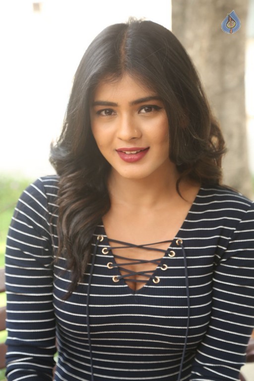 Hebah Patel Latest Gallery - 20 / 42 photos