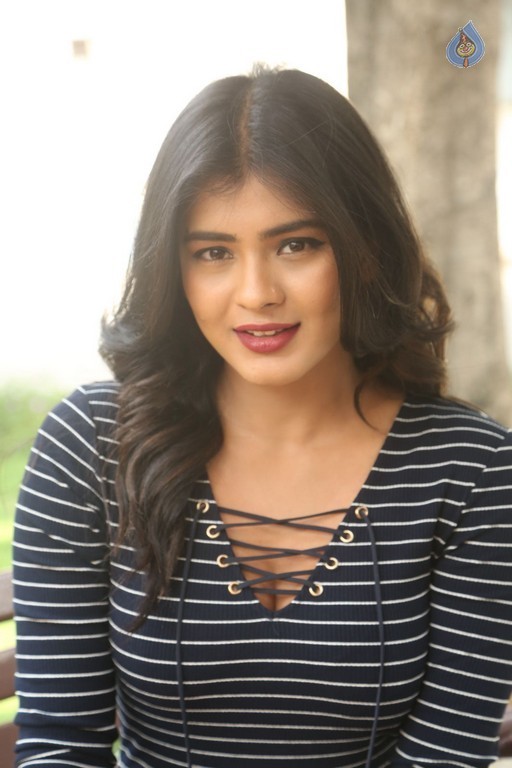 Hebah Patel Latest Gallery - 21 / 42 photos