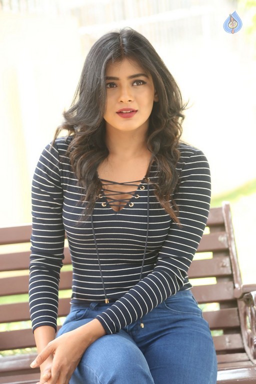 Hebah Patel Latest Gallery - 36 / 42 photos