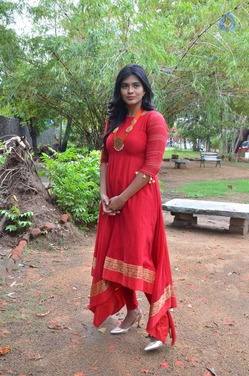 Hebah Patel Latest Photos - 12 / 20 photos