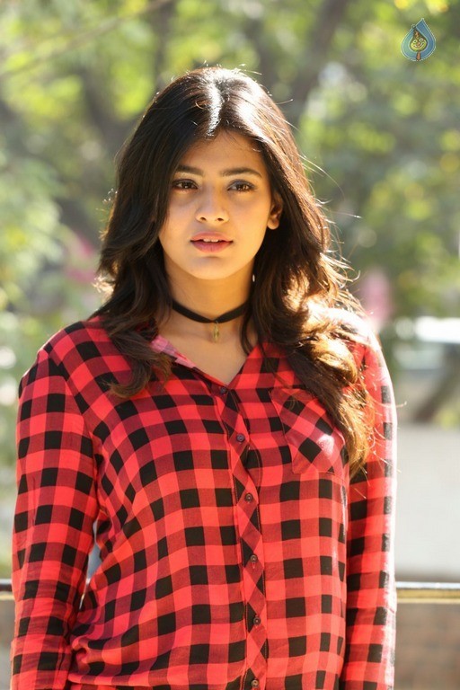 Hebah Patel Latest Photos - 29 / 42 photos