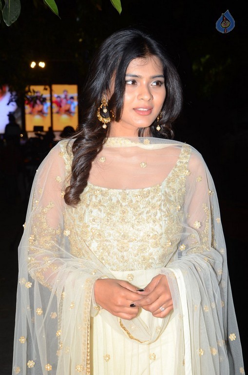 Hebah Patel Latest Pics - 23 / 30 photos