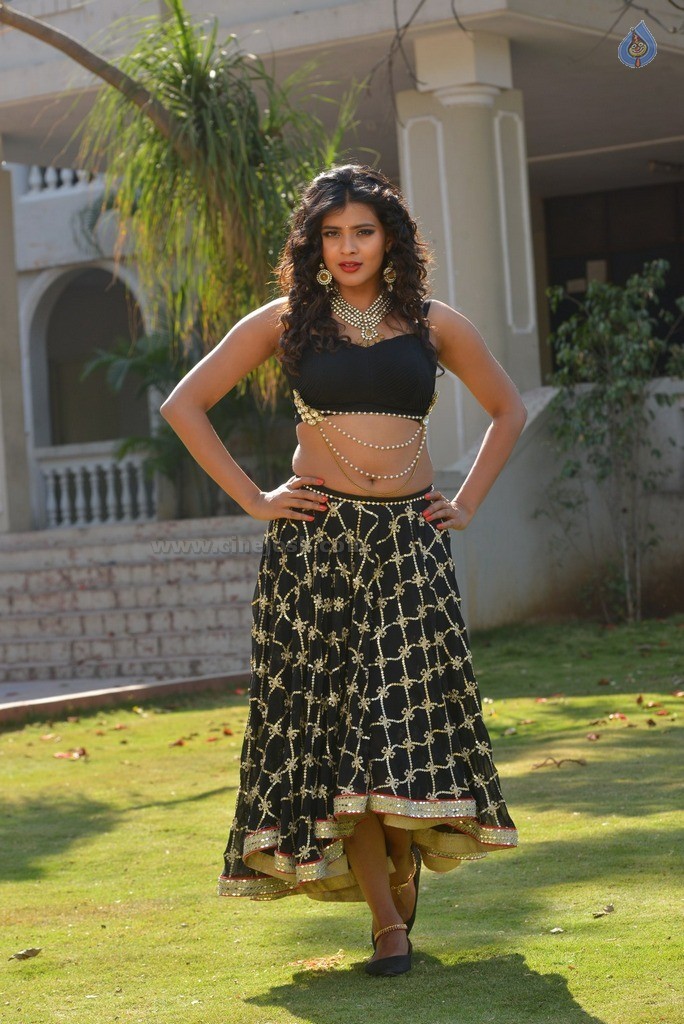 Hebah Patel New Gallery - 40 / 62 photos