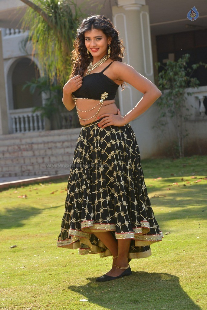 Hebah Patel New Gallery - 43 / 62 photos