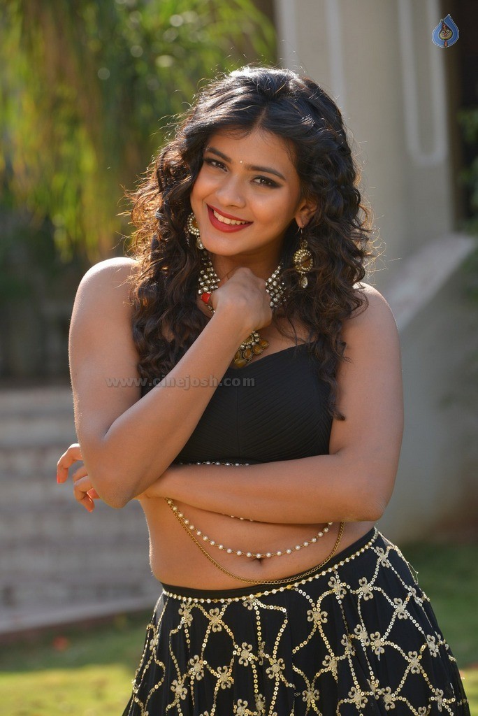 Hebah Patel New Gallery - 60 / 62 photos