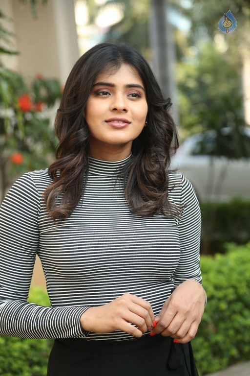 Hebah Patel New Gallery - 9 / 42 photos