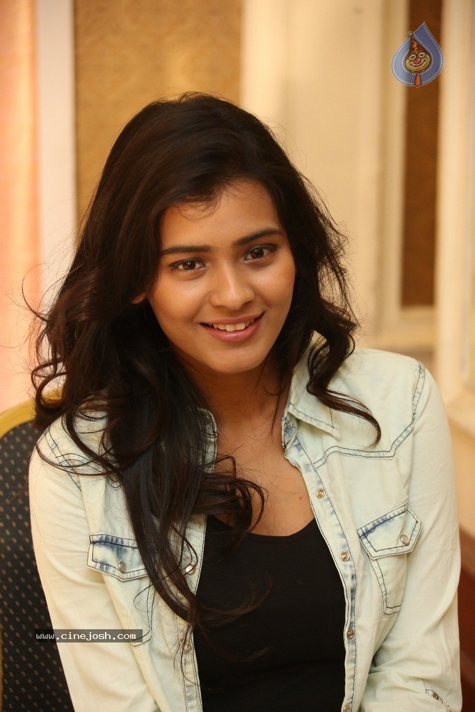 Hebah Patel New Gallery - 34 / 106 photos