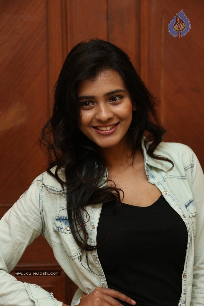 Hebah Patel New Gallery - 52 / 106 photos