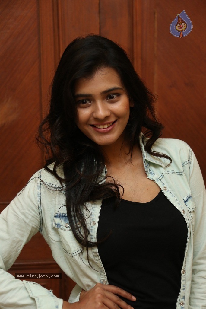 Hebah Patel New Gallery - 65 / 106 photos