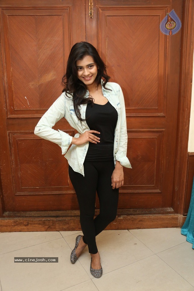 Hebah Patel New Gallery - 80 / 106 photos