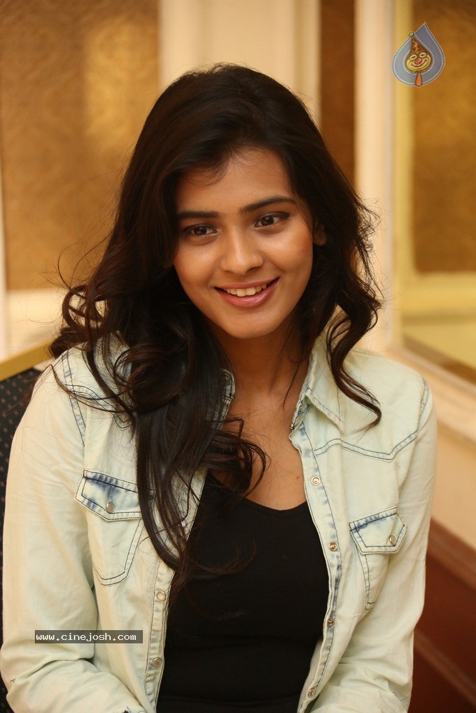 Hebah Patel New Gallery - 86 / 106 photos