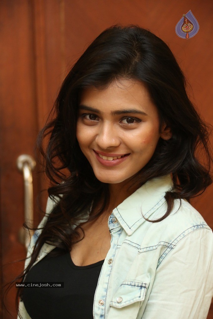 Hebah Patel New Gallery - 92 / 106 photos