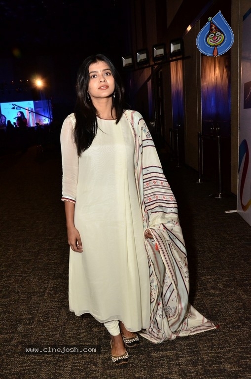 Hebah Patel Photos - 4 / 31 photos