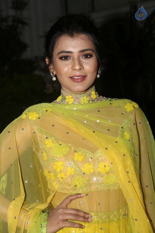 Hebah Patel Pics - 5 / 32 photos