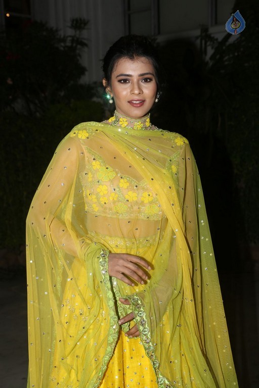 Hebah Patel Pics - 30 / 32 photos