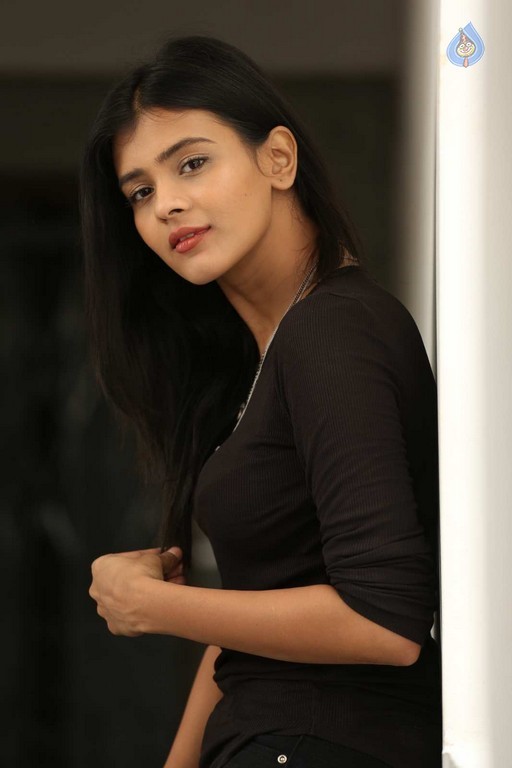 Hebha Patel New Images - 14 / 60 photos
