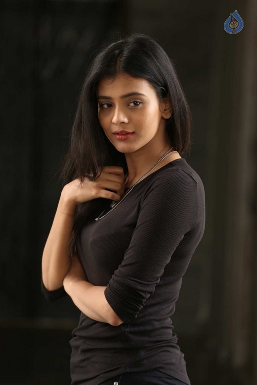 Hebha Patel New Images - 19 / 60 photos