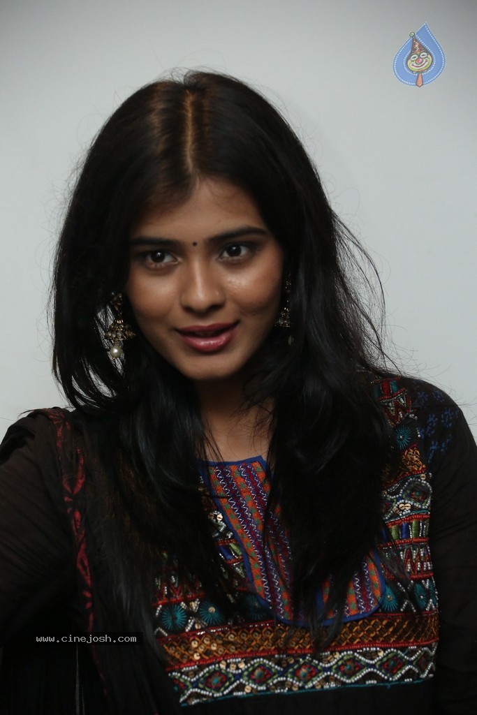Hebha Patel Stills - 10 / 55 photos