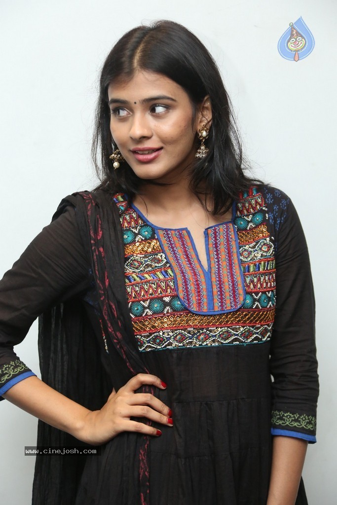 Hebha Patel Stills - 43 / 55 photos