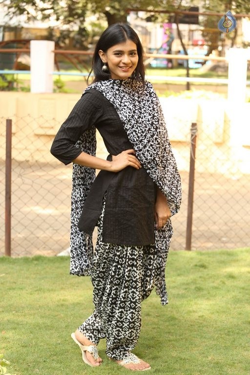 Heebah Patel New Photos - 5 / 30 photos