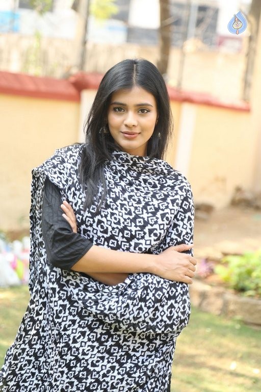 Heebah Patel New Photos - 28 / 30 photos