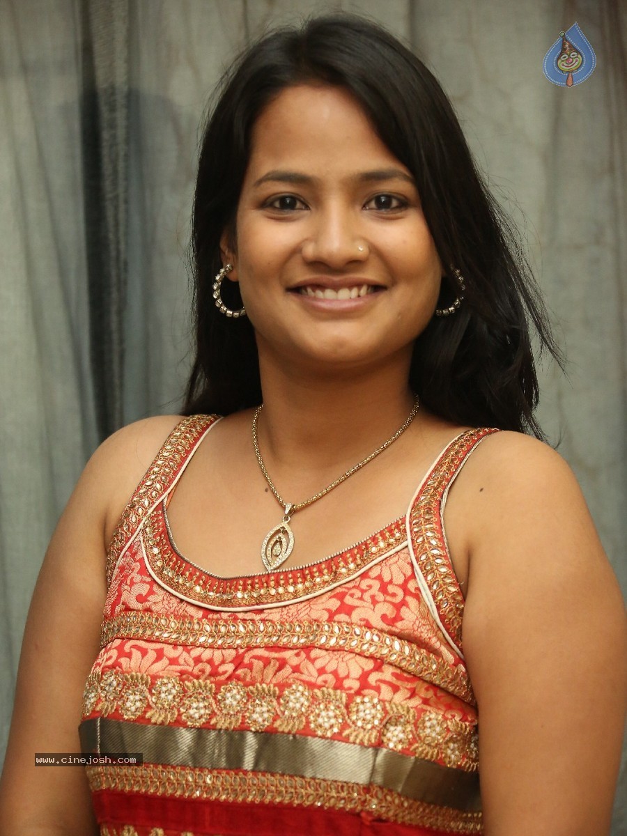 Hemanthini Stills - 17 / 53 photos