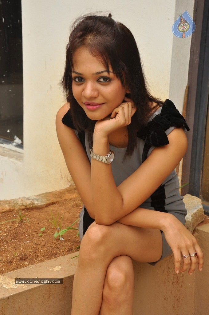 Henna Chopra New Stills - 15 / 43 photos