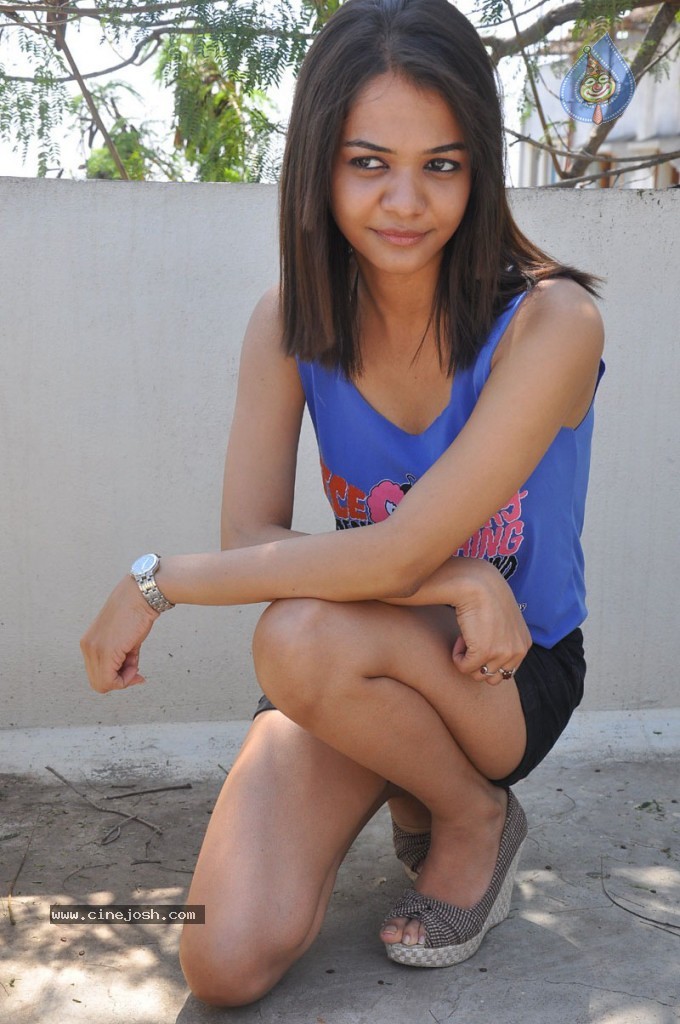 Henna Chopra Photos - 10 / 63 photos