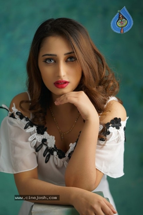 Heroine Heena Shiek Still - 1 / 1 photos