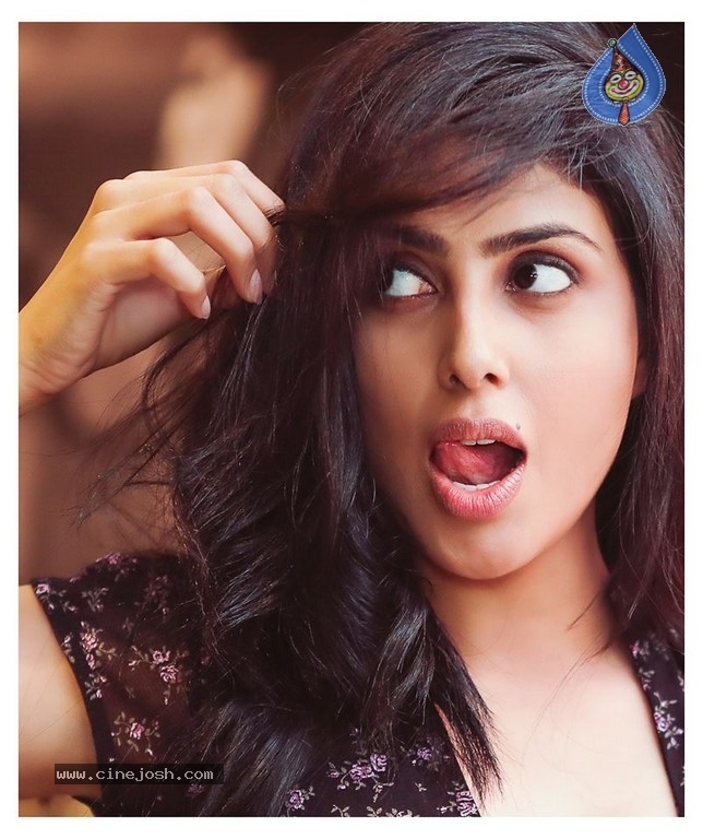 Heroine Irra Mor Stills - 15 / 16 photos