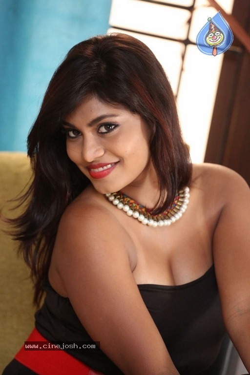 Heroine Priya Augustin Photos - 23 / 39 photos