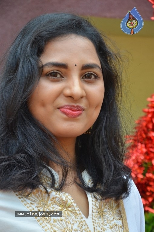 Heroine Srushti Dange Pics - 9 / 18 photos