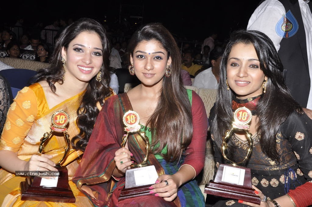 Heroines at Santosham Awards 2012 - 40 / 156 photos